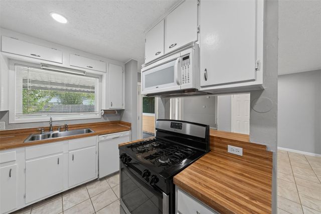 2110 Ridgemore Drive, Houston, TX 77055