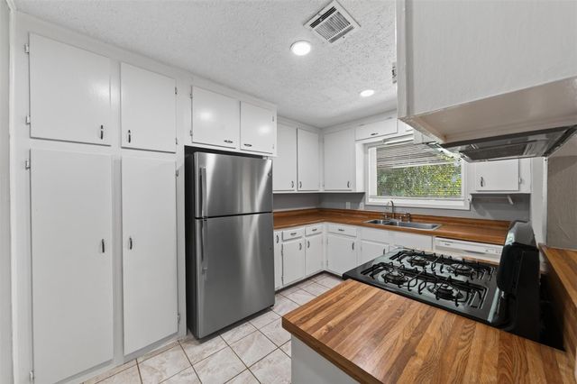 2110 Ridgemore Drive, Houston, TX 77055