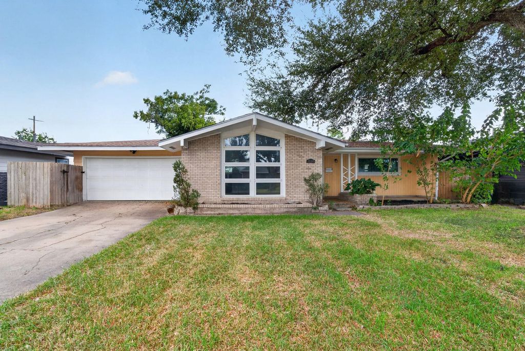 2110 Ridgemore Drive, Houston, TX 77055
