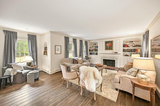 1065 Lower Ridgeway, Elm Grove, WI 53122
