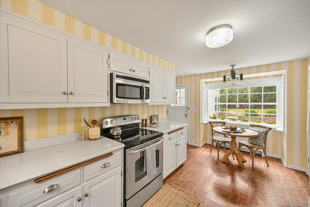 1065 Lower Ridgeway, Elm Grove, WI 53122