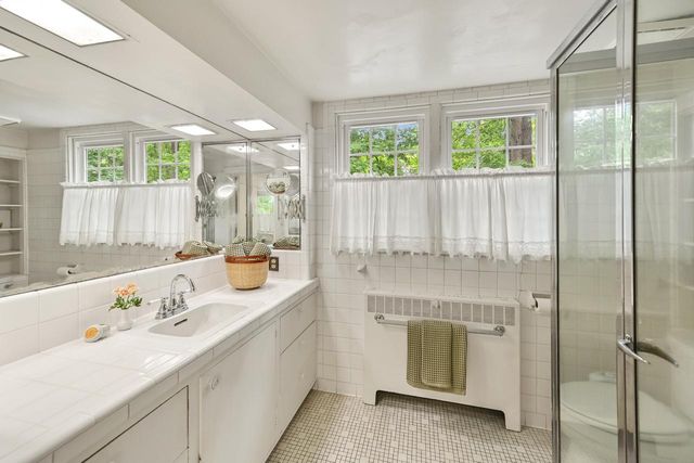 1065 Lower Ridgeway, Elm Grove, WI 53122