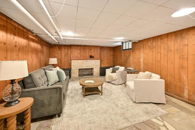 1065 Lower Ridgeway, Elm Grove, WI 53122