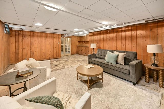 1065 Lower Ridgeway, Elm Grove, WI 53122