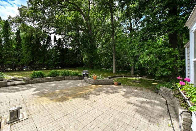 1065 Lower Ridgeway, Elm Grove, WI 53122