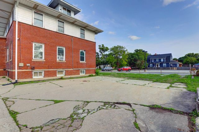 6 S Monterey Avenue A, Villa Park, IL 60181