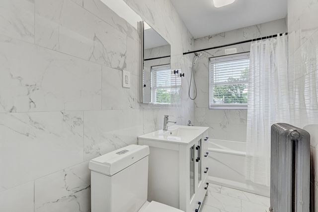 6 S Monterey Avenue A, Villa Park, IL 60181