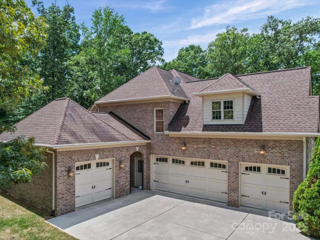 3925 Hounslow Lane, Harrisburg, NC 28075