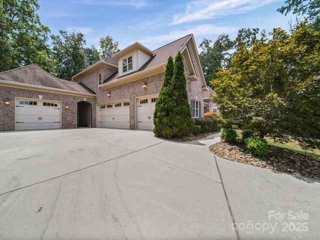 3925 Hounslow Lane, Harrisburg, NC 28075