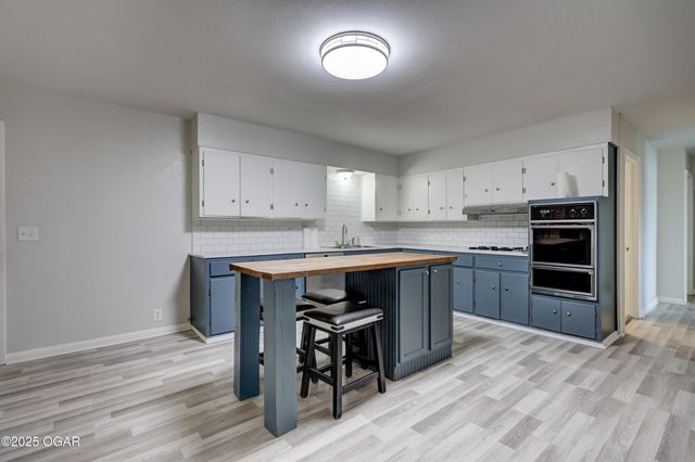 2022 W 4th Street, Joplin, MO 64801