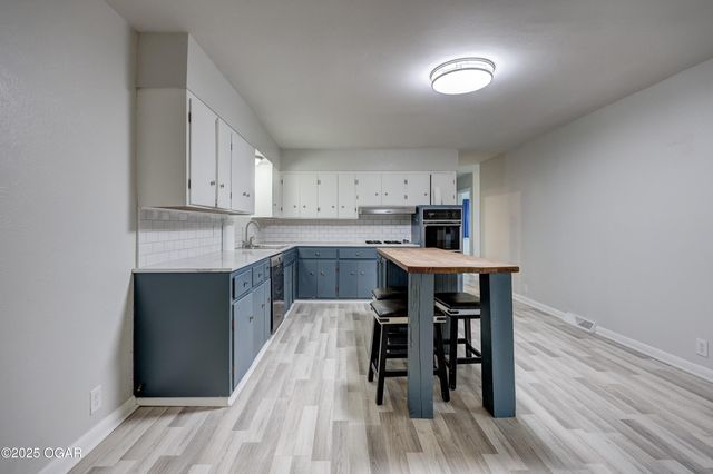 2022 W 4th Street, Joplin, MO 64801