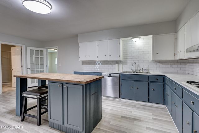 2022 W 4th Street, Joplin, MO 64801