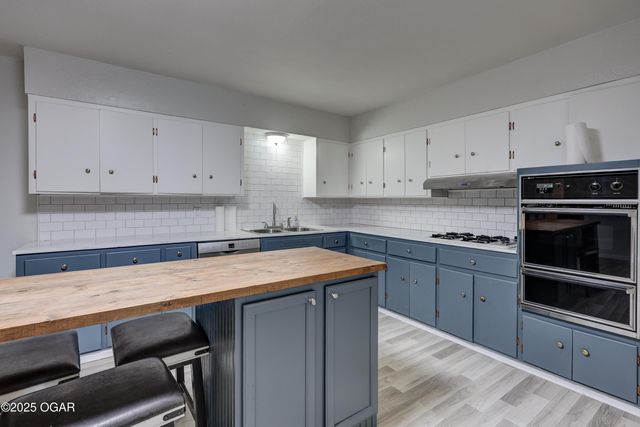 2022 W 4th Street, Joplin, MO 64801