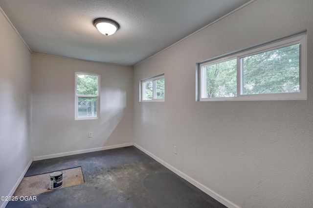 2022 W 4th Street, Joplin, MO 64801