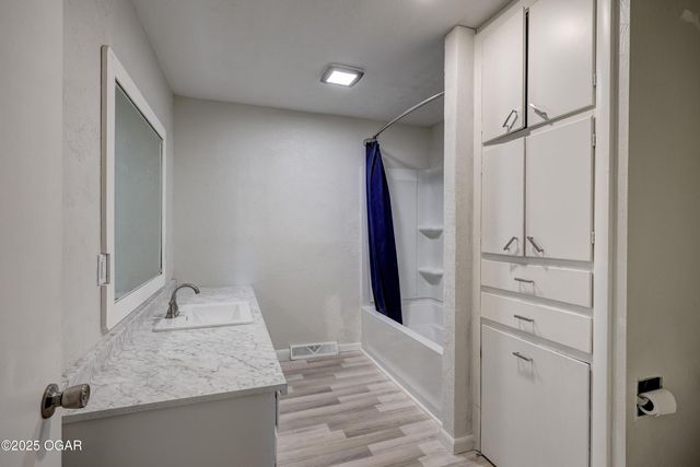 2022 W 4th Street, Joplin, MO 64801