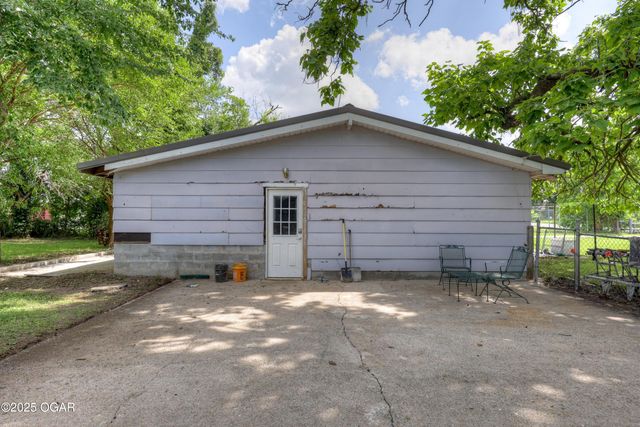 2022 W 4th Street, Joplin, MO 64801
