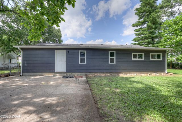 2022 W 4th Street, Joplin, MO 64801
