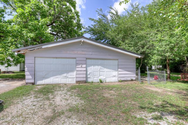 2022 W 4th Street, Joplin, MO 64801