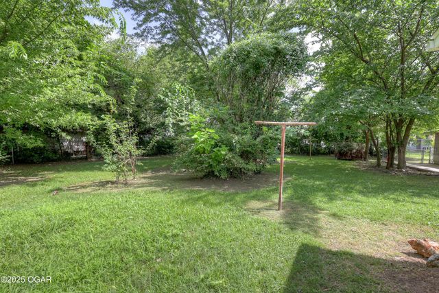 2022 W 4th Street, Joplin, MO 64801