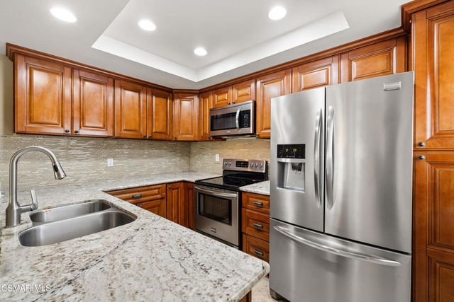 4950 Louise Avenue 301, Encino, CA 91316
