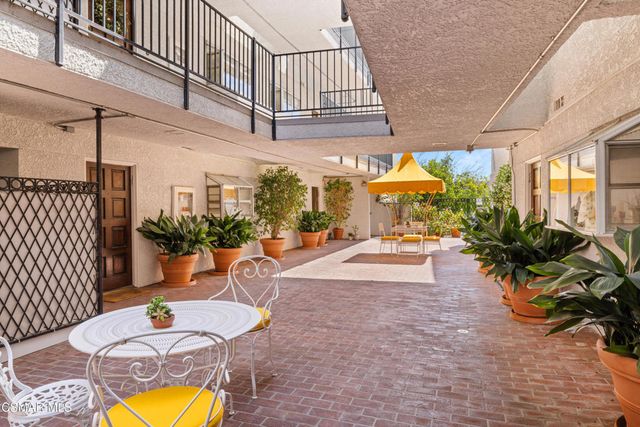 4950 Louise Avenue 301, Encino, CA 91316