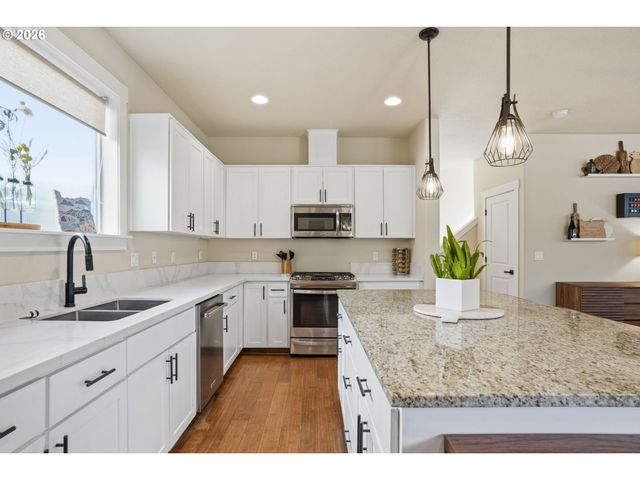 7663 Ne PREFONTAINE St, Hillsboro, OR 97124