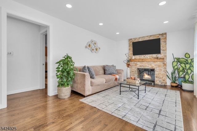 319 Myrtle Ave, Scotch Plains Twp., NJ 07076