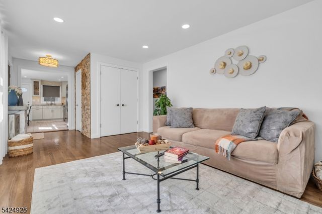 319 Myrtle Ave, Scotch Plains Twp., NJ 07076