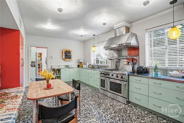 102 E 45th Street, Savannah, GA 31405