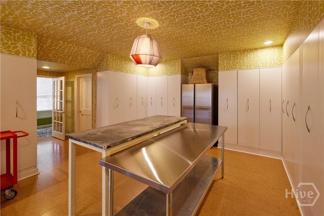 102 E 45th Street, Savannah, GA 31405