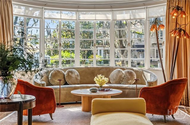 102 E 45th Street, Savannah, GA 31405