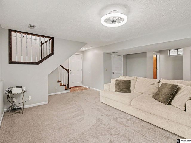1017 Grenoble Drive, Bellevue, NE 68123