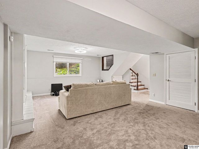 1017 Grenoble Drive, Bellevue, NE 68123