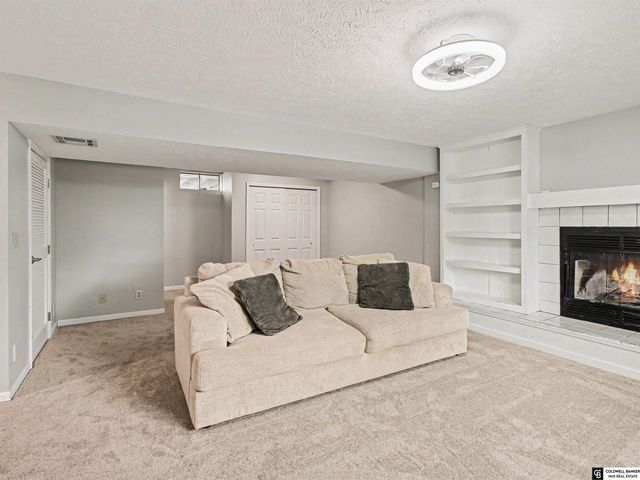 1017 Grenoble Drive, Bellevue, NE 68123