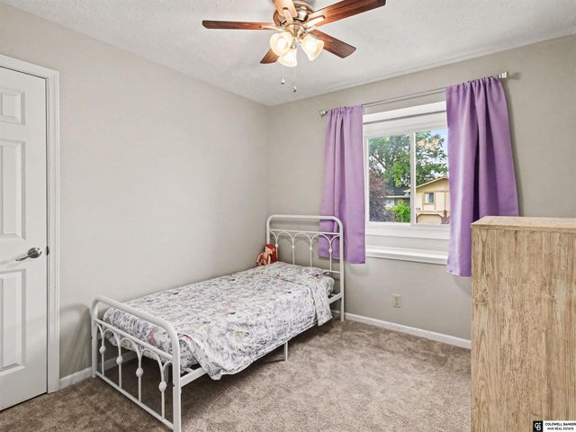 1017 Grenoble Drive, Bellevue, NE 68123