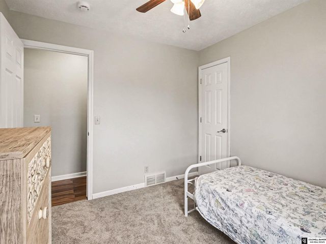 1017 Grenoble Drive, Bellevue, NE 68123