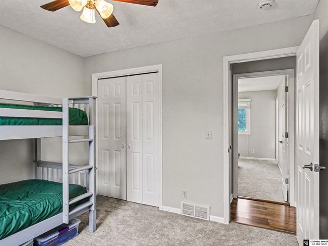 1017 Grenoble Drive, Bellevue, NE 68123
