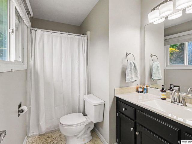 1017 Grenoble Drive, Bellevue, NE 68123