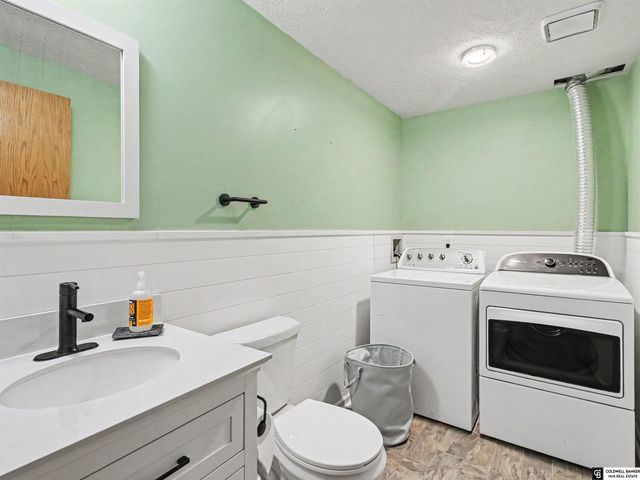 1017 Grenoble Drive, Bellevue, NE 68123