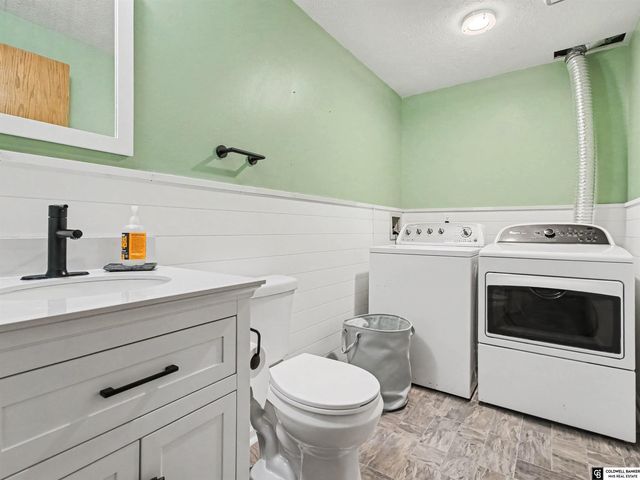 1017 Grenoble Drive, Bellevue, NE 68123