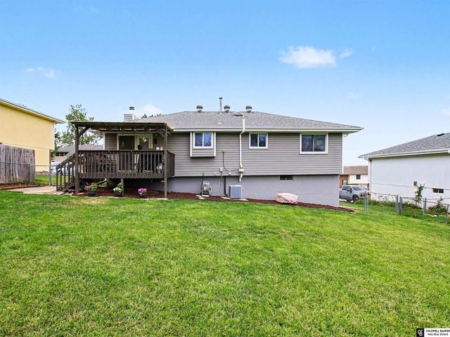1017 Grenoble Drive, Bellevue, NE 68123