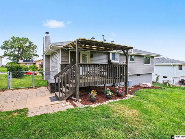 1017 Grenoble Drive, Bellevue, NE 68123