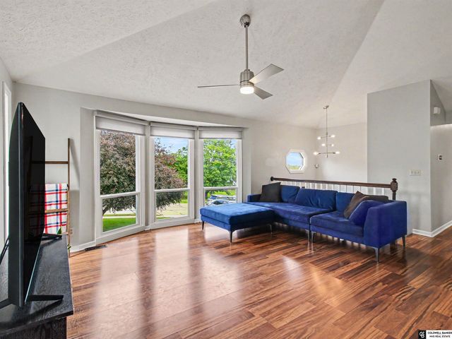1017 Grenoble Drive, Bellevue, NE 68123