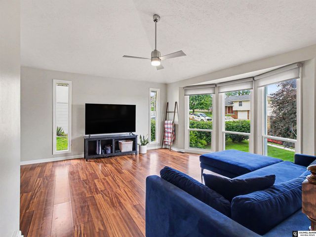 1017 Grenoble Drive, Bellevue, NE 68123