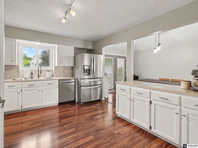 1017 Grenoble Drive, Bellevue, NE 68123