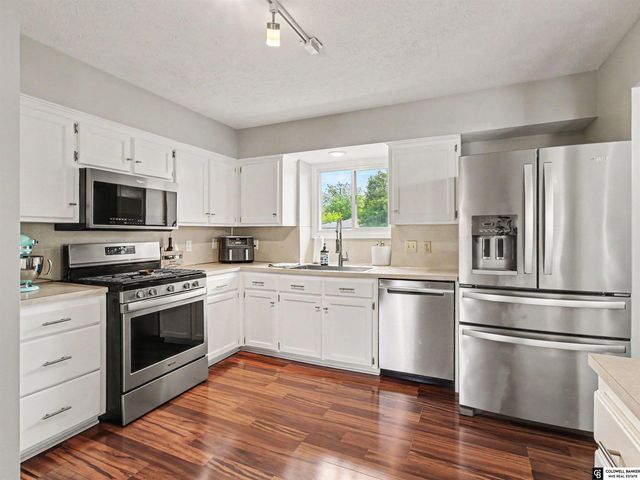 1017 Grenoble Drive, Bellevue, NE 68123