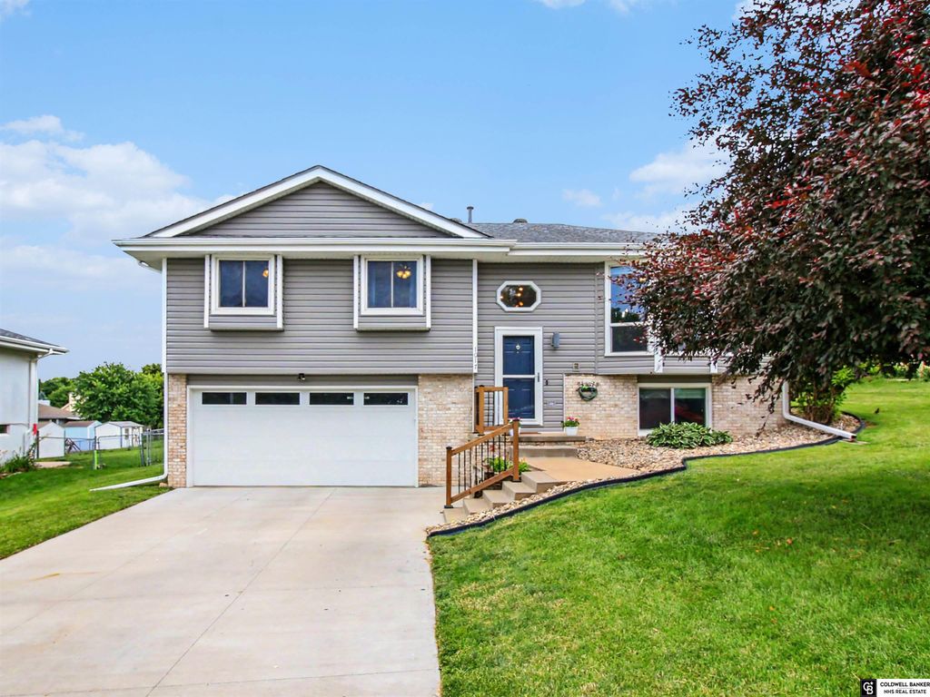 1017 Grenoble Drive, Bellevue, NE 68123
