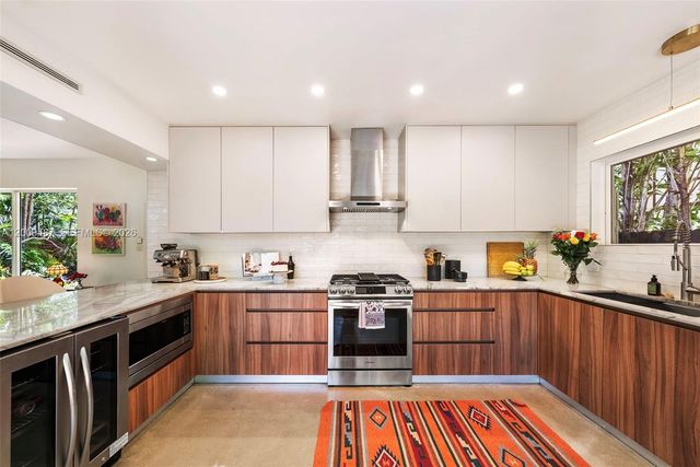 311 NE 86th St, El Portal, FL 33138