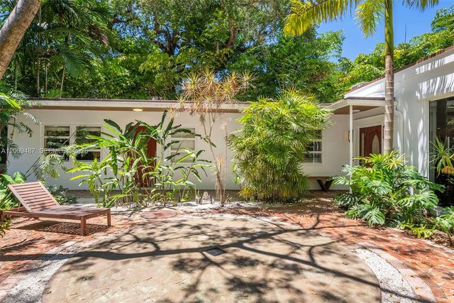 311 NE 86th St, El Portal, FL 33138