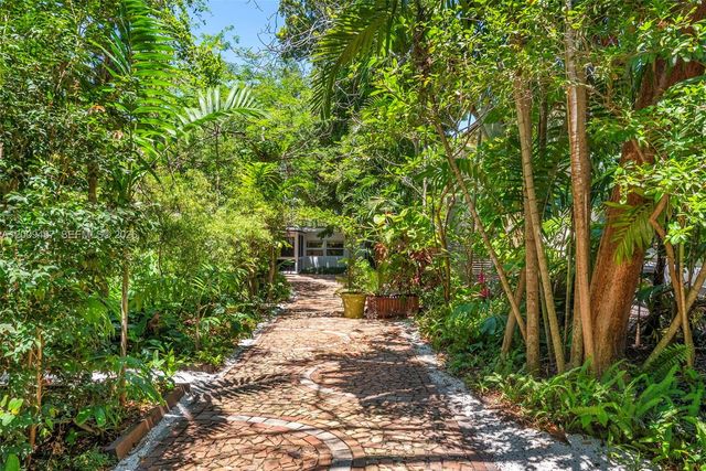 311 NE 86th St, El Portal, FL 33138